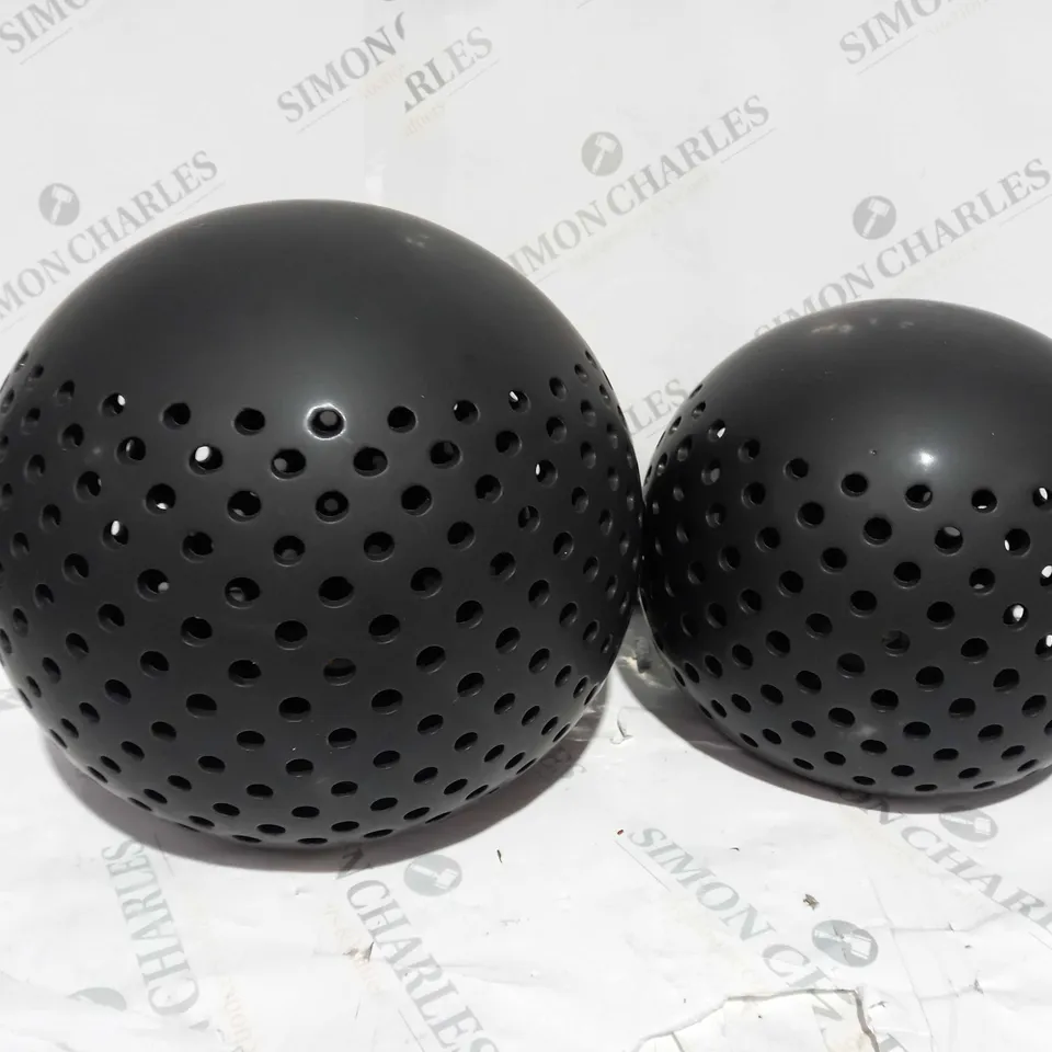 BOXED K BY KELLY HOPPEN SET OF 2 INDOOR OUTDOOR ORBS 25CM AND 30CM IN BLACK 