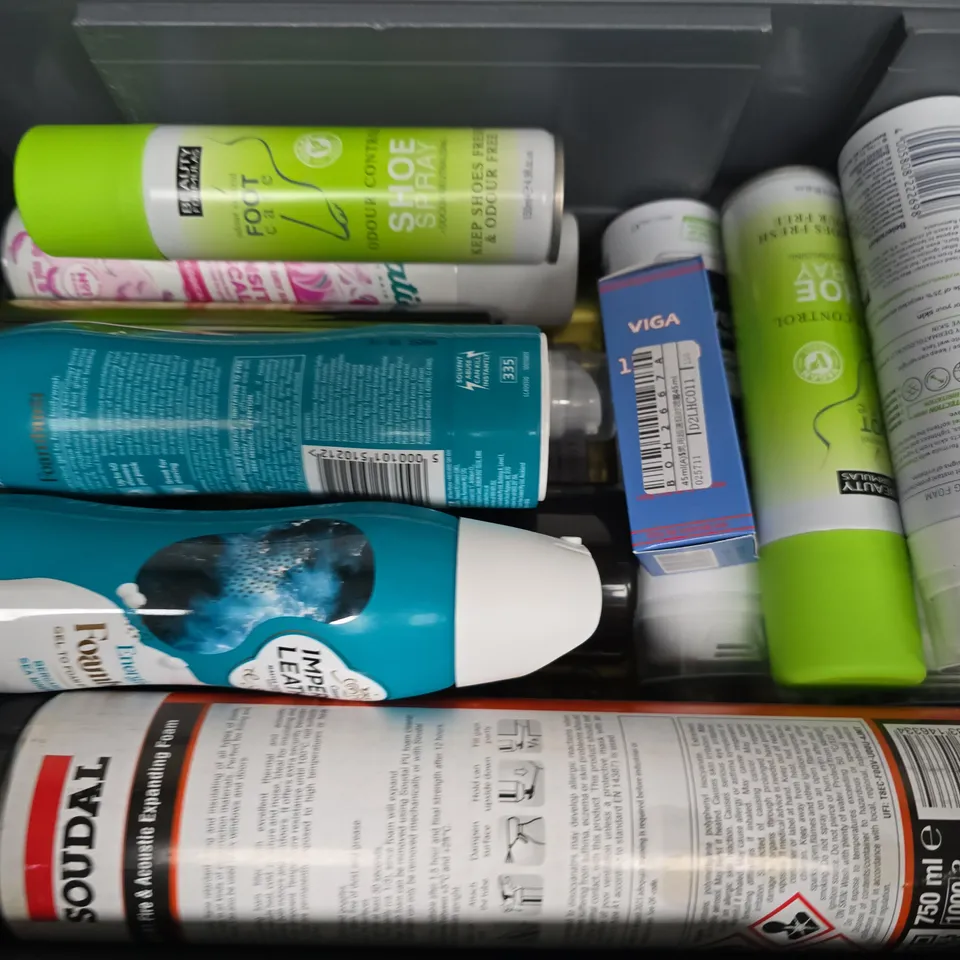 APPROXIMATELY 18 ASSORTED AEROSOLS TO INCLUDE BATISTE GENTLE DRY SHAMPOO, SOVEREIGN TURBOJT AIR SANITISER, SOUDAL EXPANDING FOAM, ETC - COLLECTION ONLY