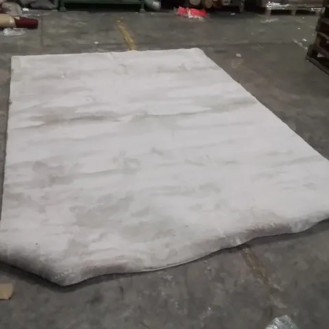 QUALITY DESIGNER AREA RUG - APPROXIMATELY 280X200