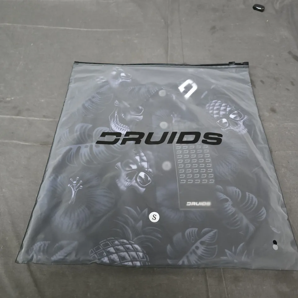 UK SMALL (S) DRUIDS PINEAPPLE SKULLS 2.0 POLO SHIRT – BLACK