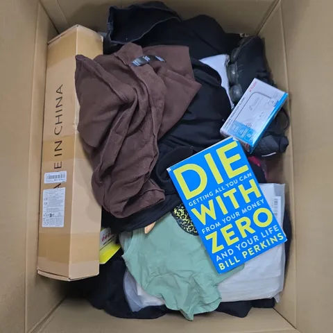 LARGE BOX OF APPROX 20 ASSORTED ITEMS TO INCLUDE CLOTHING ITEMS , BOOKS AND HOUSEHOLD ITEMS