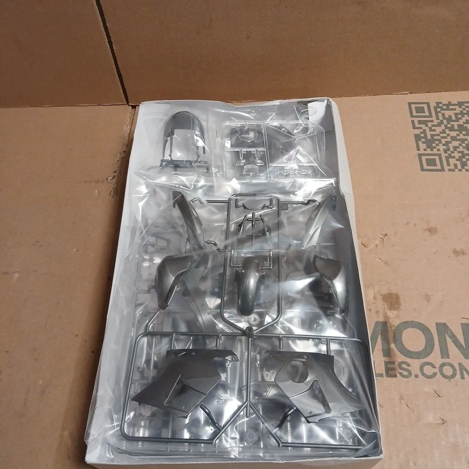 TAMIYA HONDA CBR1100XX SUPER BLACKBIRD 1/12TH SCALE MOTORCYCLE SERIES NO 70 BOXED