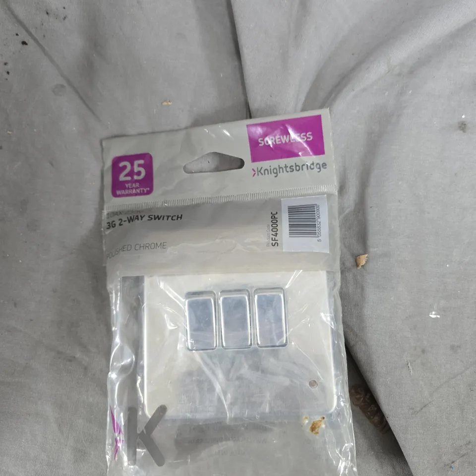 KNIGHTSBRIDGE SCREWLESS 3-GANG 2-WAY LIGHT SWITCH PLATE – POLISHED CHROME