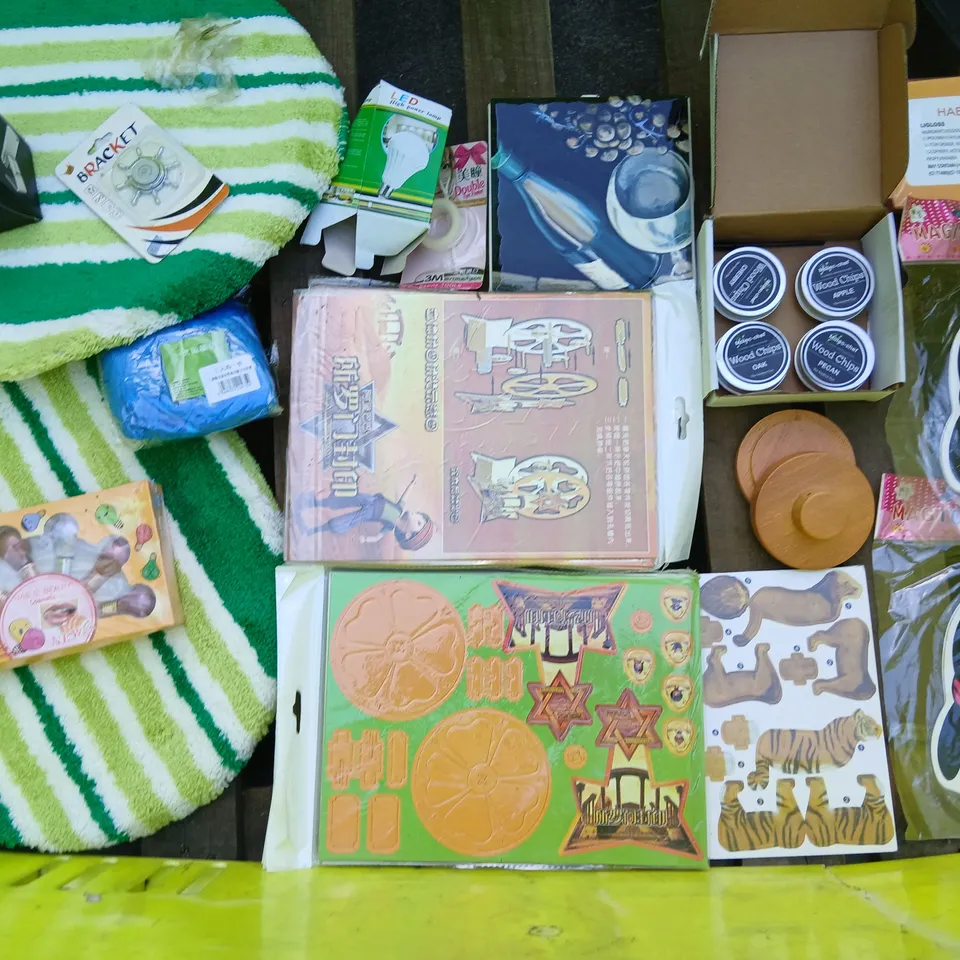 LARGE PALLET OF ASSORTED PRODUCTS TO INCLUDE; HABIBI BEAUTY PRODUCTS, TOILET SEAT COVERS, LIGHT BULBS, DECORATIVE TILES, MOBILE MATE AND MODELS