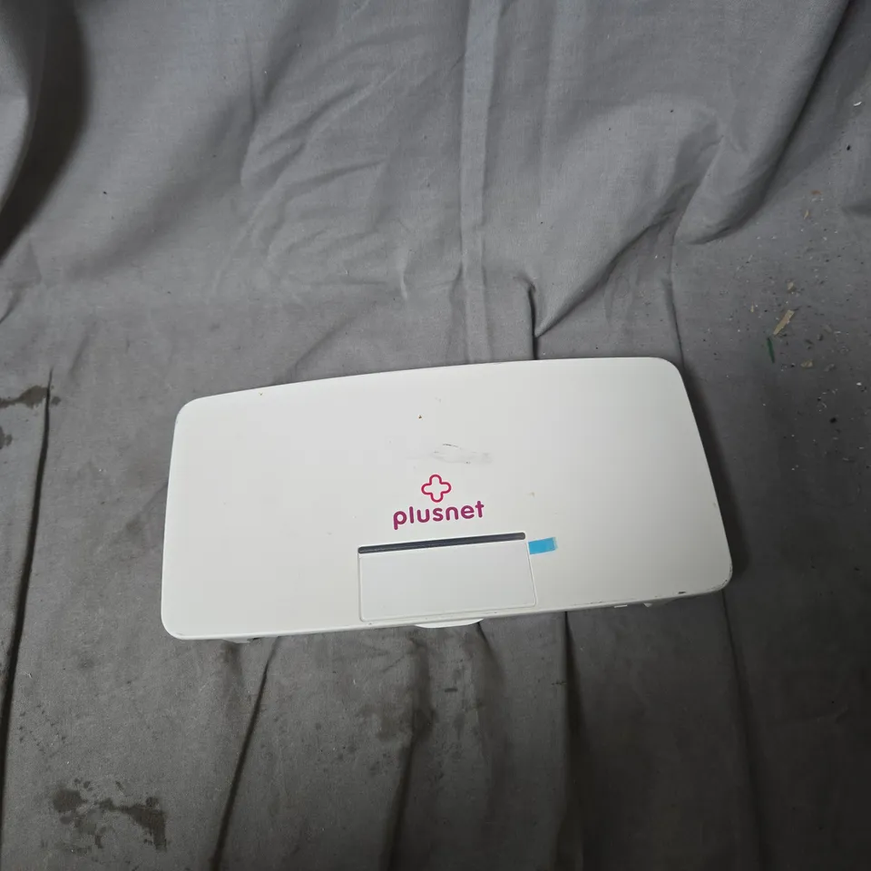 APPROXIMATELY 15 ASSORTED ITEMS ITEMS INCLUDING PLUSNET ROUTER AND RESIDULE CURRENT DEVICE 