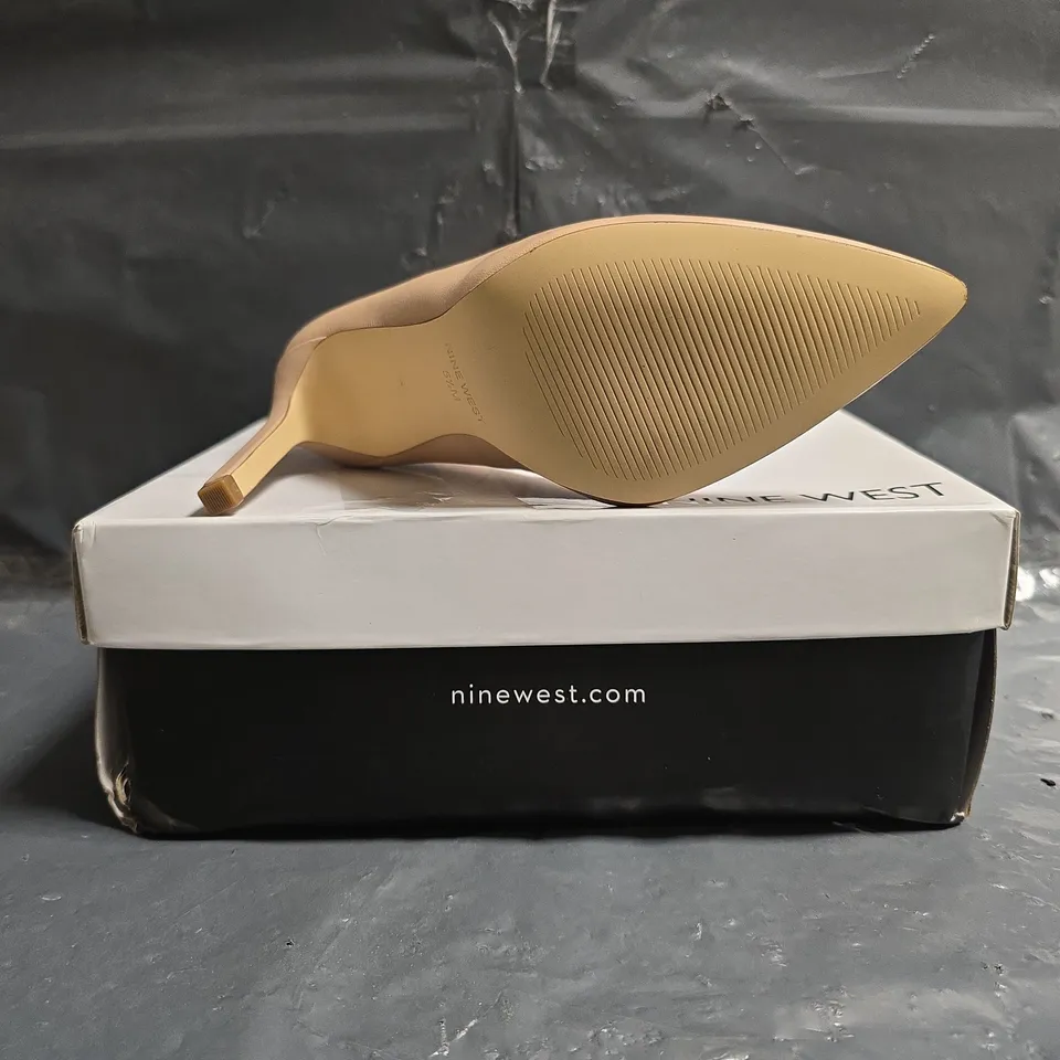 BOXED PAIR OF NINE WEST POINTED TOE STILETTO HEELS IN NATURAL SIZE 5.5