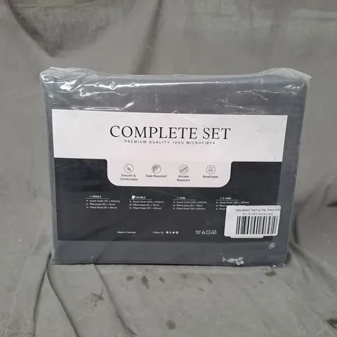 COMPLETE SET DOUBLE DUVET SET IN BLACK
