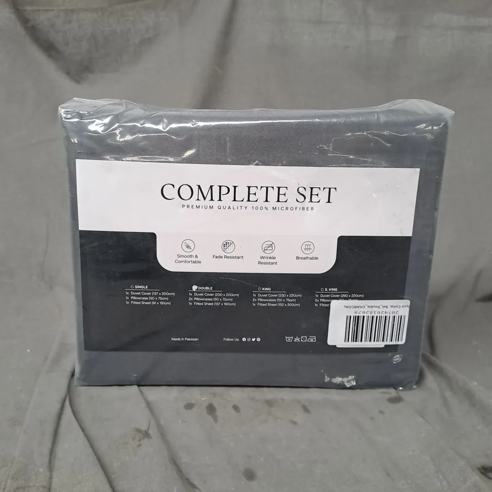 COMPLETE SET DOUBLE DUVET SET IN BLACK