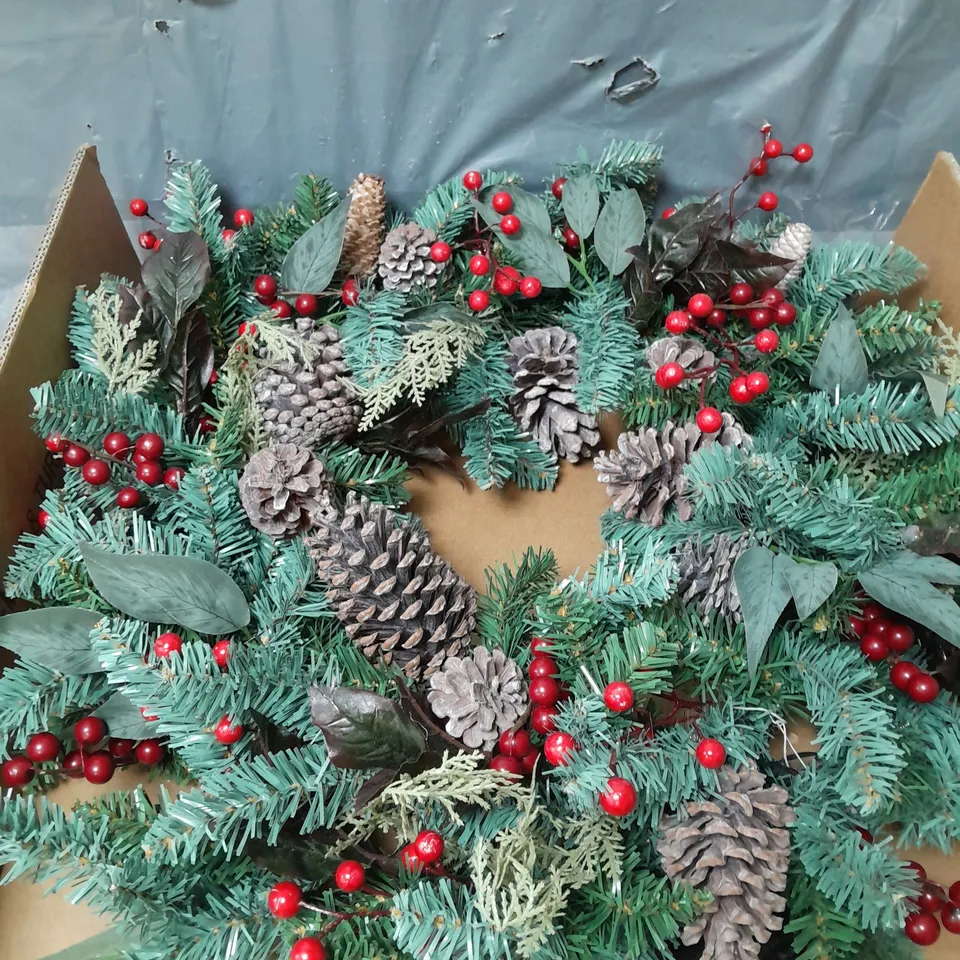 DESIGNER PRE-LIT RED BERRY CHRISTMAS WREATH - 80 CM RRP £44.99