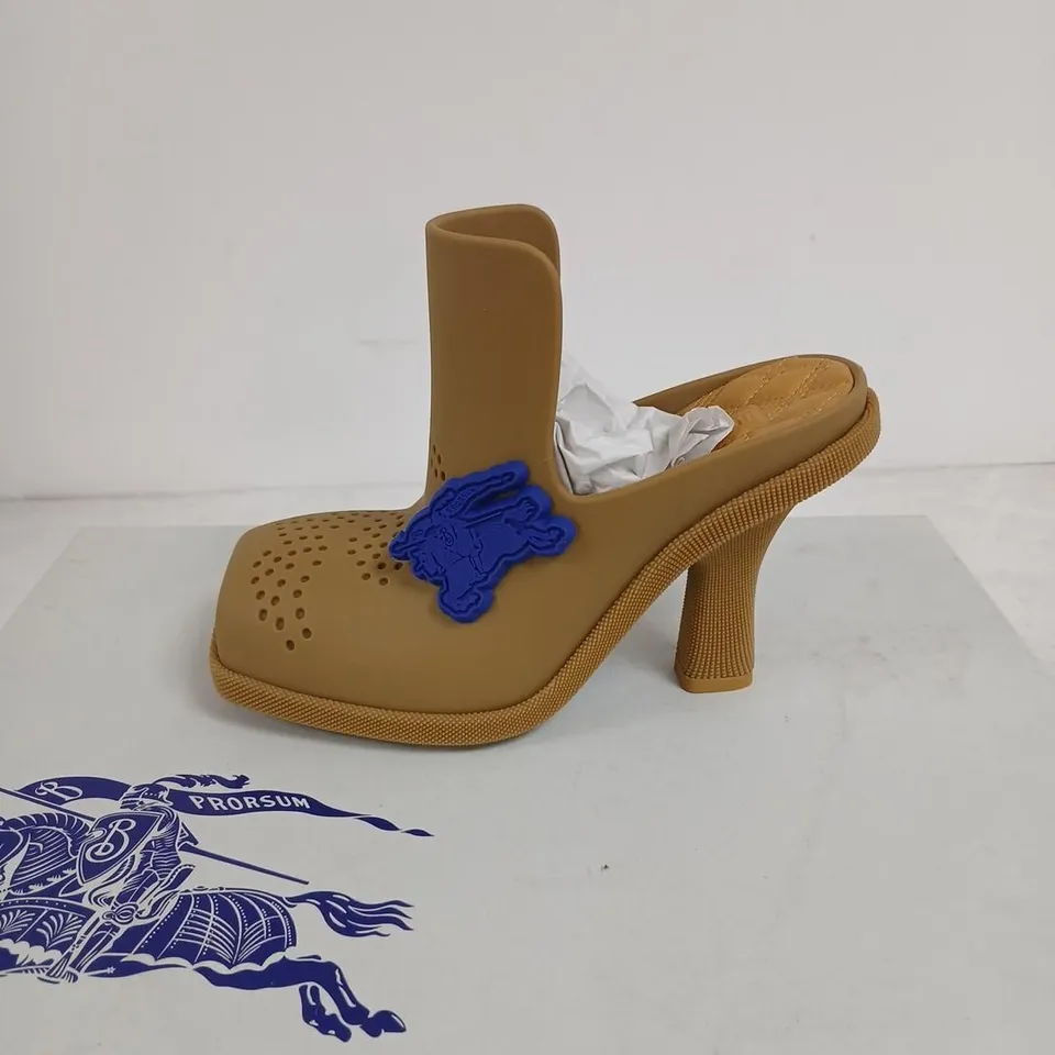 BURBERRY RUBBER MULE ON RUBBER SOLE – BEIGE, UK 2 (EU 35)
