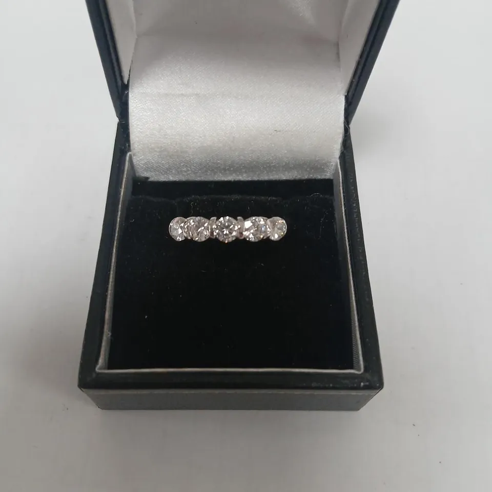 9CT WHITE GOLD FIVE STONE BAR-SET HALF ETERNITY RING SET WITH LAB GROWN DIAMONDS WEIGHING +1.01CT
