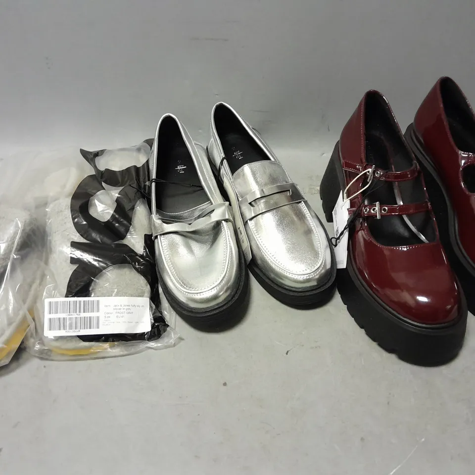 APPROXIMATELY 20 ASSORTED PAIRS OF SHOES AND FOOTWEAR ITEMS IN VARIOUS STYLES AND SIZES TO INCLUDE SLIPPERS, HEELS, SLIP ONS, ETC