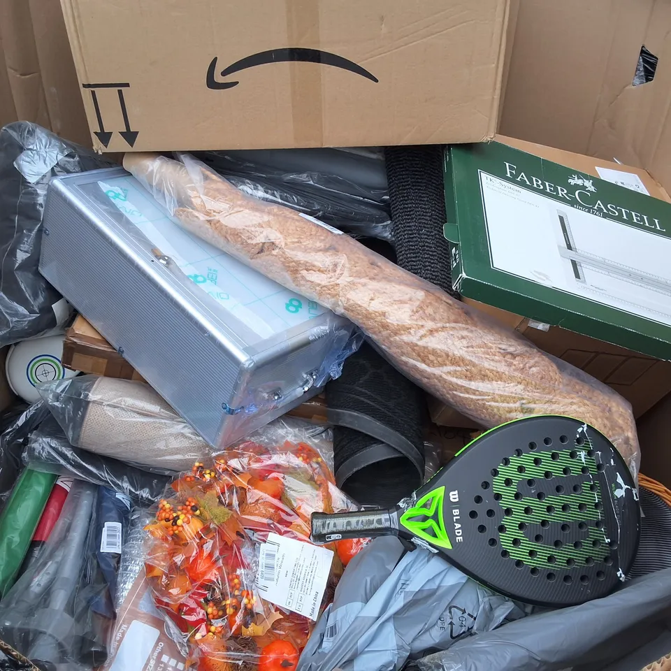 PALLET OF ASSORTED HOUSEHOLD ITEMS TO INCLUDE WICKER HAMPERS, FOLDING PLAYMAT, RUGS AND FABER CASTELL DRAWING BOARD