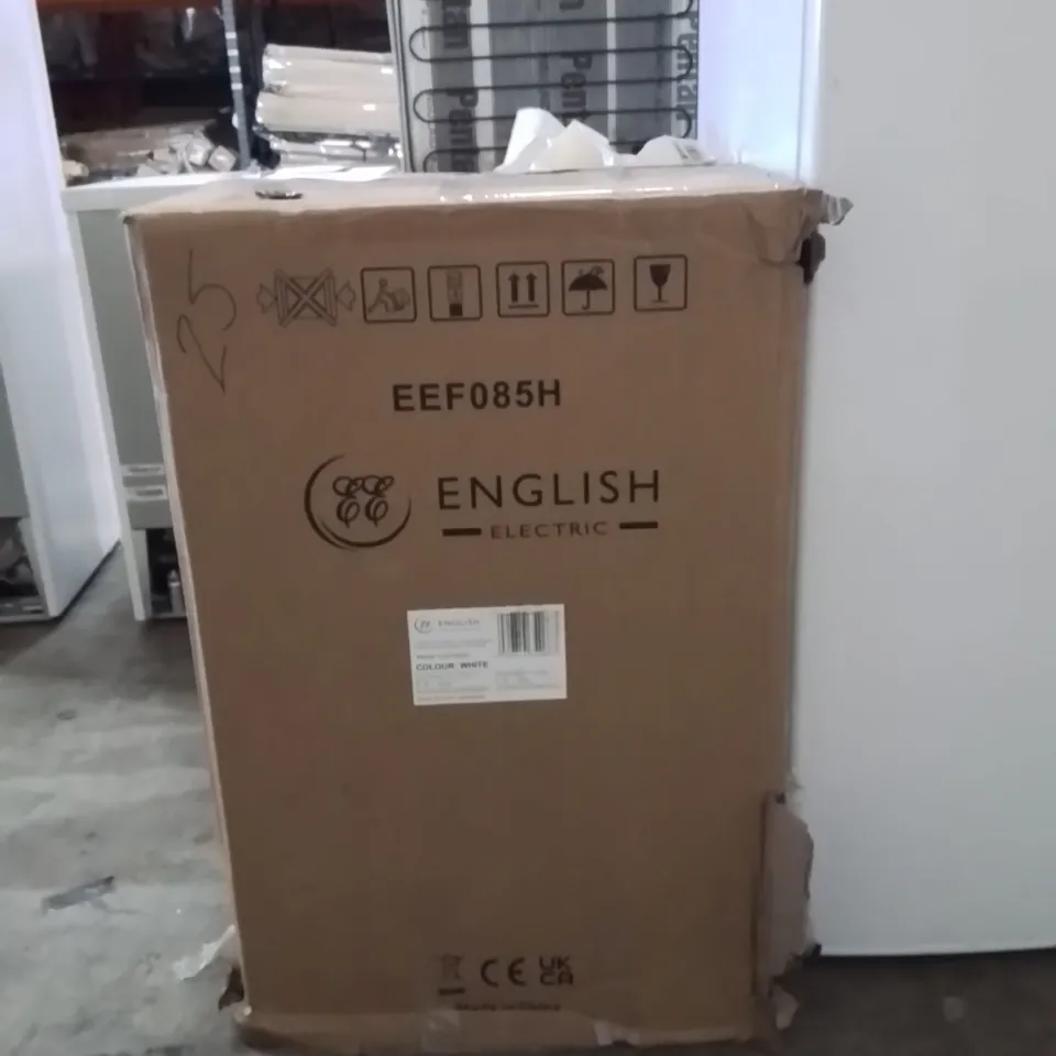BOXED ENGLISH ELECTRIC UNDER COUNTER FREEZER EEF085H 91 LITRE 55CM WIDE, WHITE, REVERSIBLE DOOR - 4 FREEZER DRAWERS