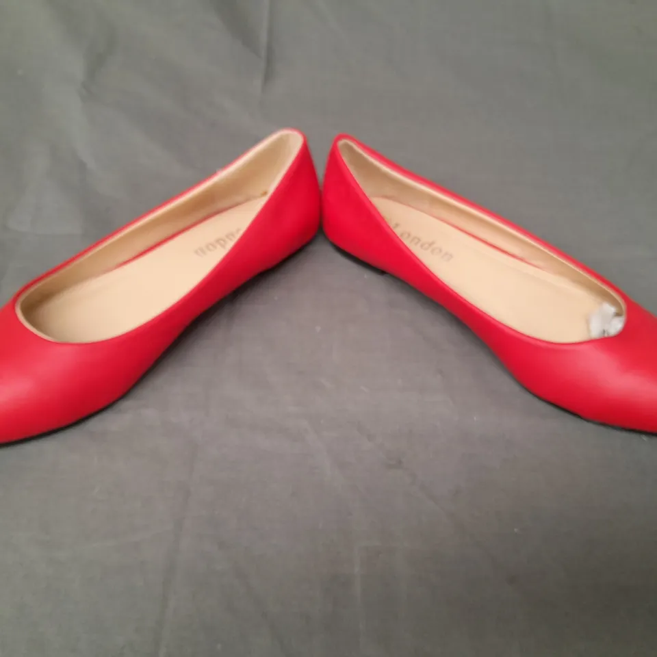 BOXED PAIR OF DESIGNER CLOSED TOE SLIP-ON SHOES IN RED EU SIZE 36