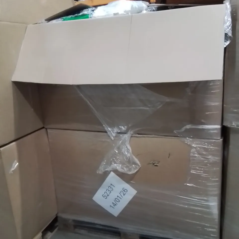 PALLET CONTAINING A LARGE QUANTITY OF PILLOWS 