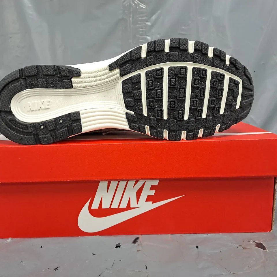 BOXED PAIR OF NIKE P-6000 TRAINERS IN METALLIC SILVER UK SIZE 8.5