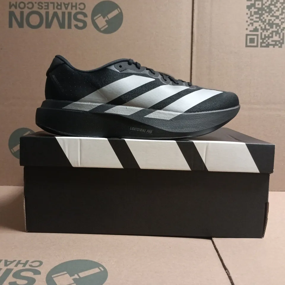 BOXED PAIR OF ADIDAS ADIZERO EVO SL TRAINERS IN BLACK/GREY SIZE UK 7