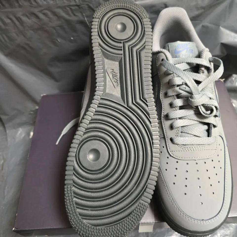 NIKE AIR FORCE 1 '07 LV8 SNEAKERS – SMOKE GREY / DIFFUSED BLUE SIZE 9.5