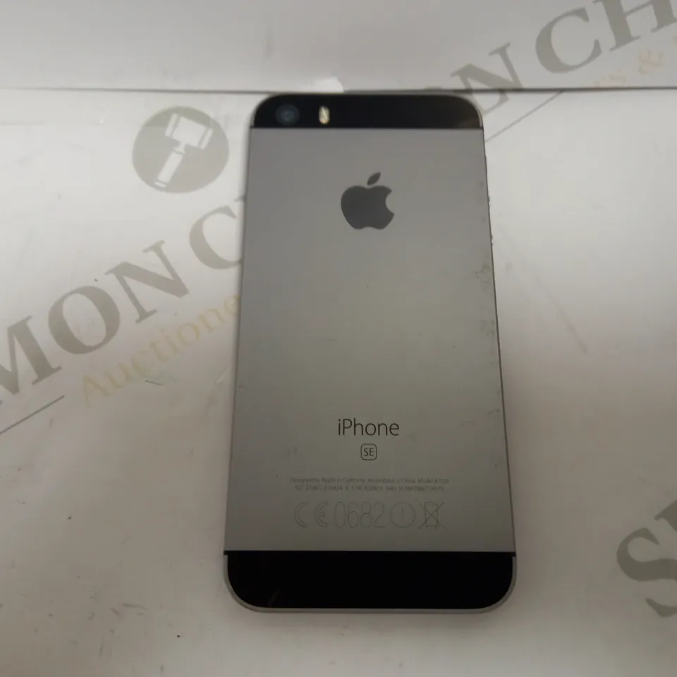 APPLE IPHONE SE (1ST GENERATION) - SILVER 