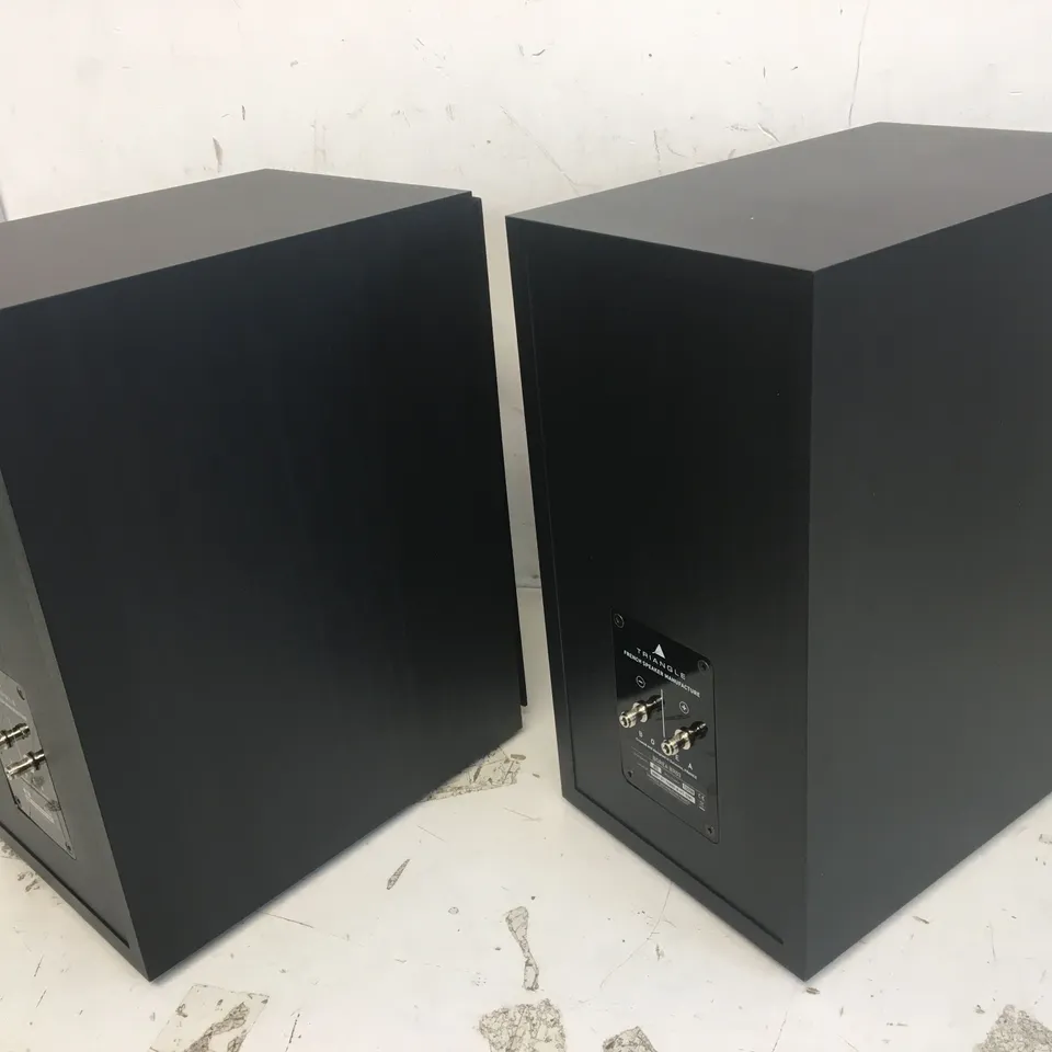 BOXED PAIR OF TRIANGLE BOREA BR03 BOOKSHELF LOUDSPEAKERS