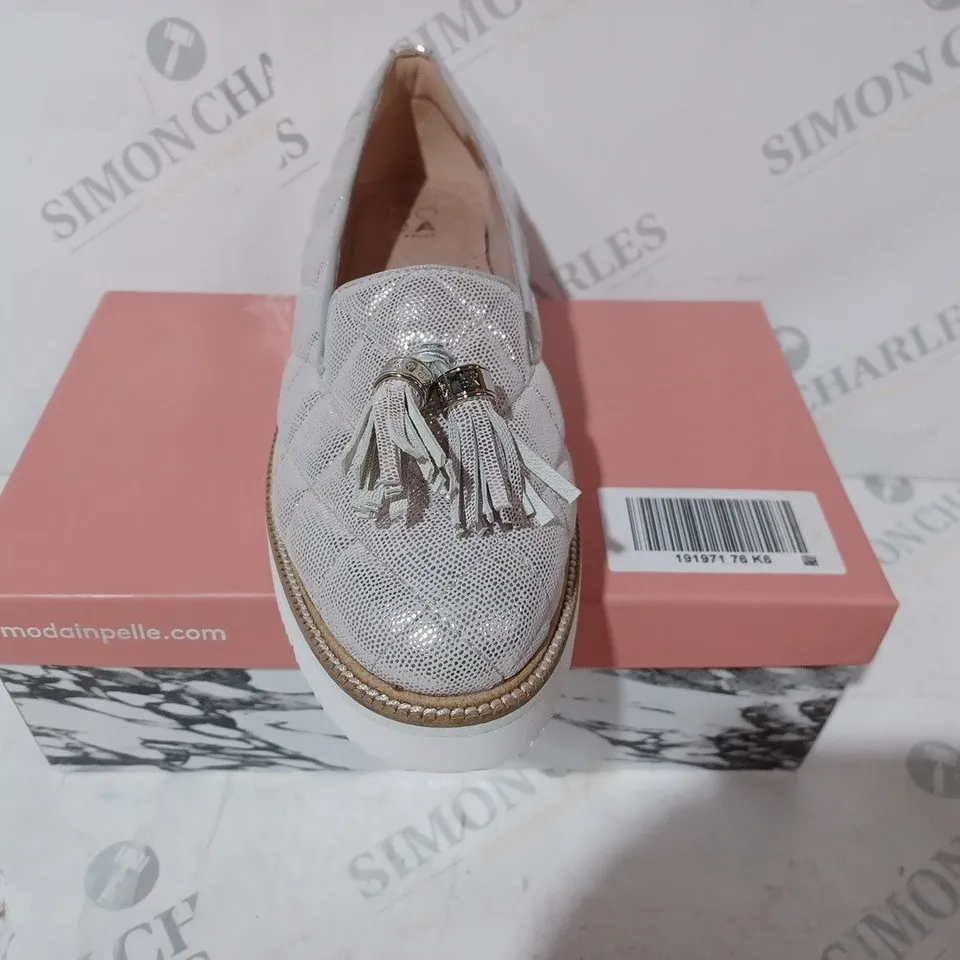 BOXED PAIR OF MODA IN PELLE ETEENA QUILTED LEATHER LOAFERS IN ROSE GOLD SIZE 6