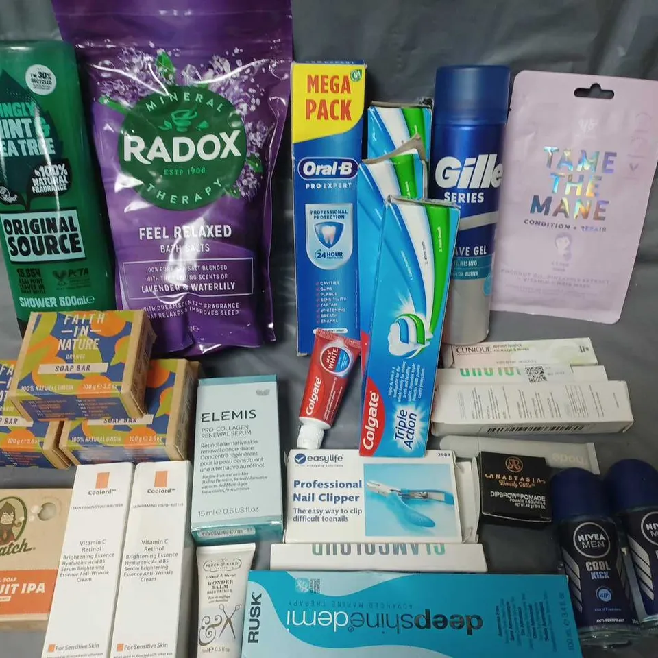 LOT OF APPROXIMATELY 25 ASSORTED HEALTH AND BEAUTY ITEMS TO INCLUDE RADOX BATH SALTS, TOOTHPASTES AND NIVEA DEODERANT