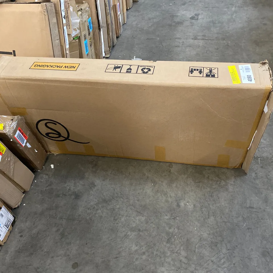 BOXED JARRATT BUTTERFLY DINING TABLE (1 BOX)
