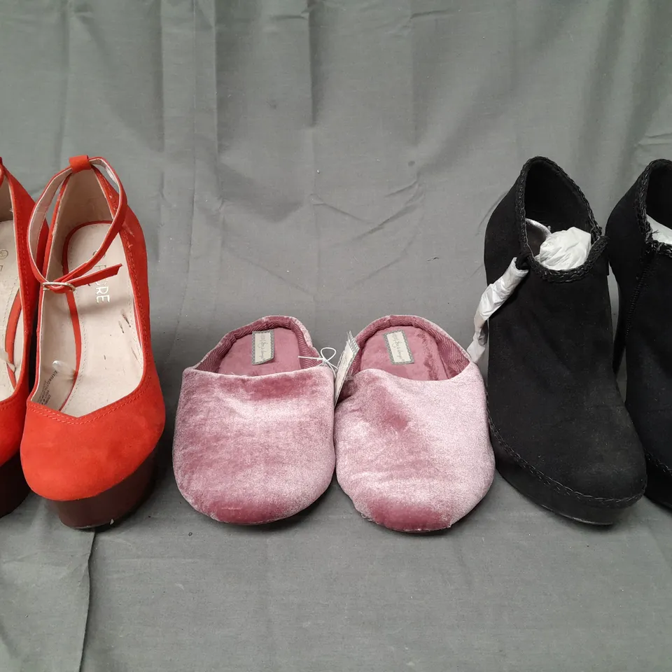 BOX OF APPROXIMATELY 10 ASSORTED PAIRS OF SHOES IN VARIOUS STYLES TO INCLUDE FIORE, LOVE TO LOUNGE, ETC