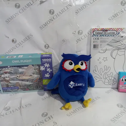 BOX OF APPROX 20 ASSORTED TOYS TO INCLUDE - ANSAGRAMS - COLOUR IN CANVAS - OWL FLIGHT ECT