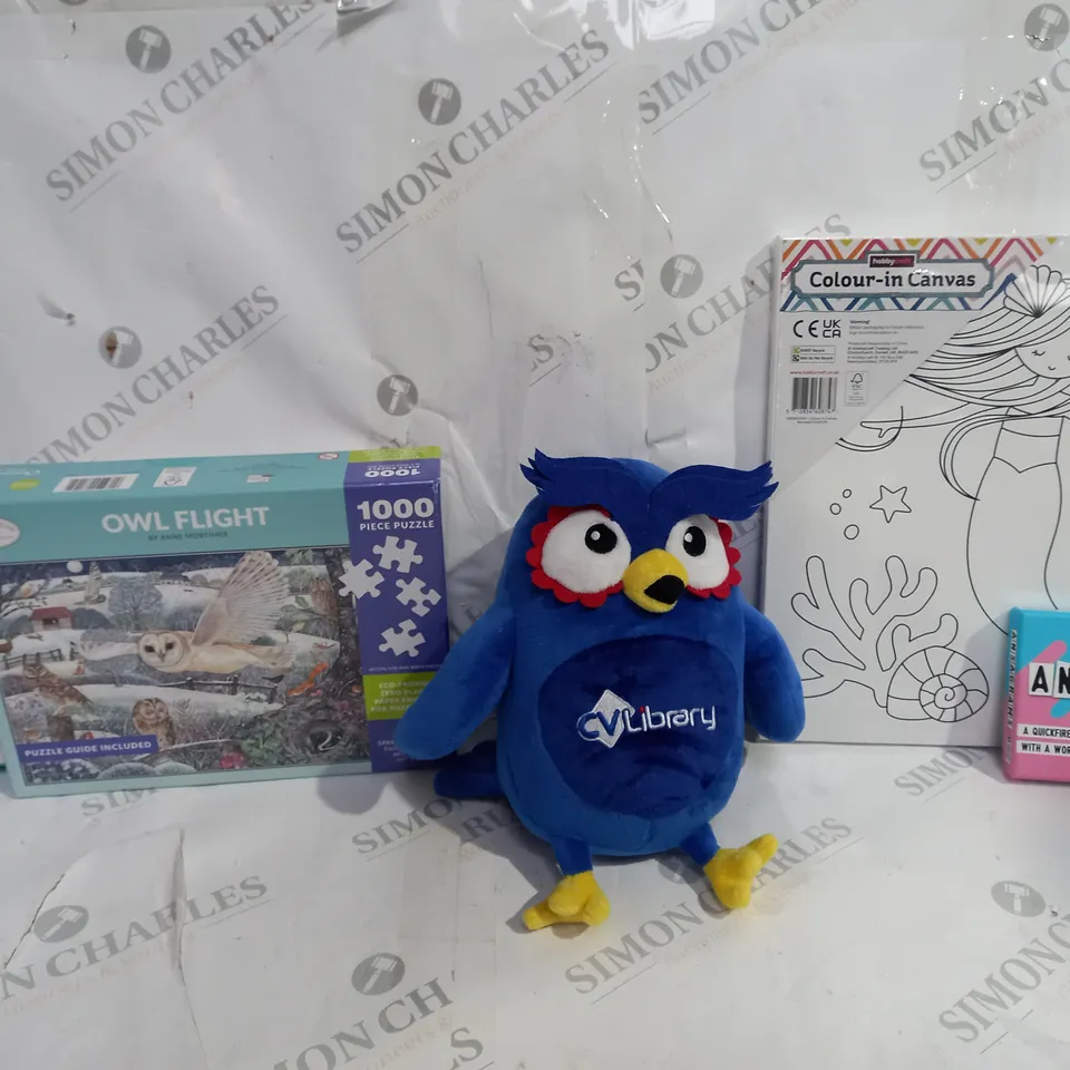 BOX OF APPROX 20 ASSORTED TOYS TO INCLUDE - ANSAGRAMS - COLOUR IN CANVAS - OWL FLIGHT ECT