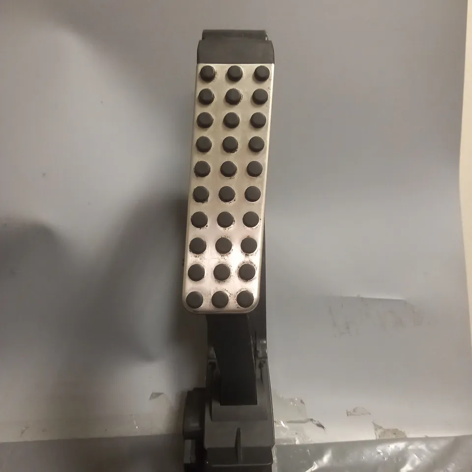 MERCEDES BENZ ACCELERATOR PEDAL W220 (A 170 300 04 04)