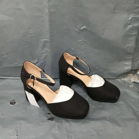 UNBOXED PAIR OF YOURS ULTRA WIDE FIT PLATFORM COURT SHOE BLACK 5/38