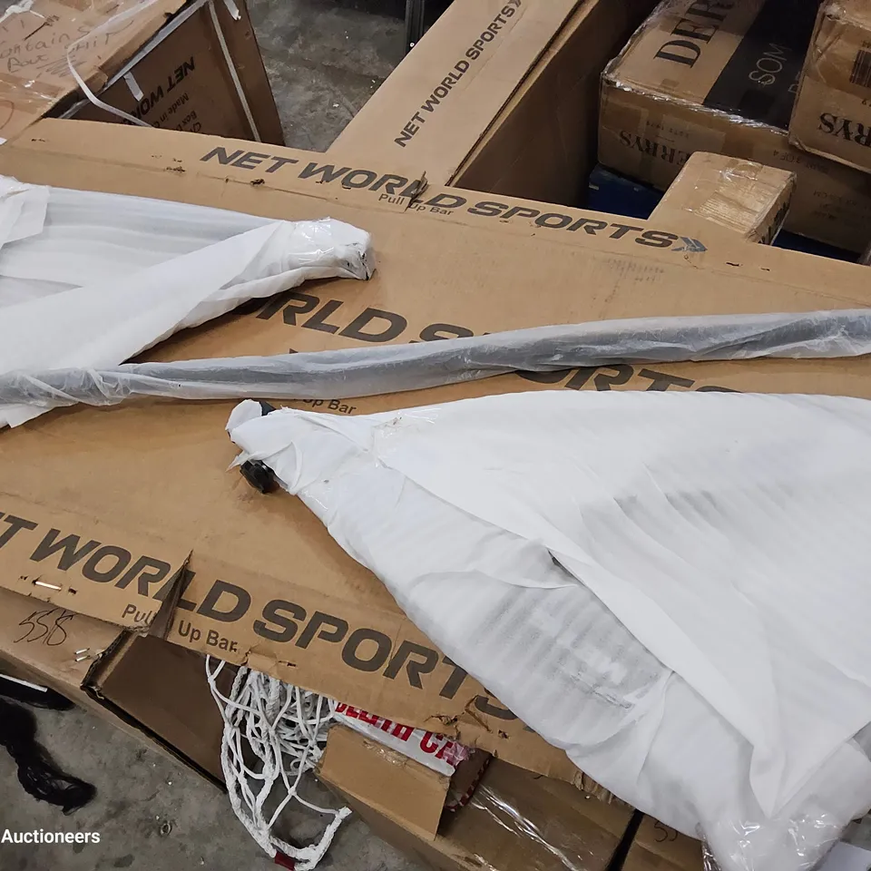 BOXED METIS PULL UP BAR