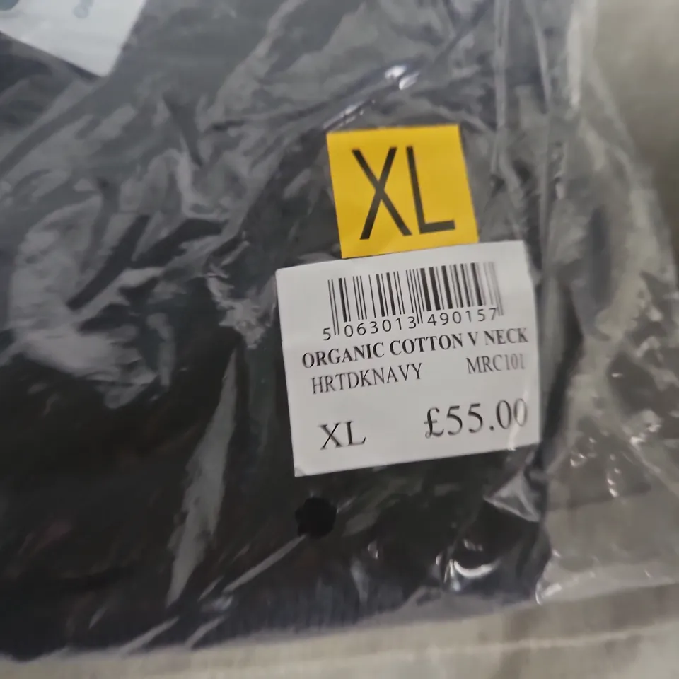 CREW CLOTHING COMPANY ORGANIC COTTON V-NECK SWEATER – NAVY, UK XL