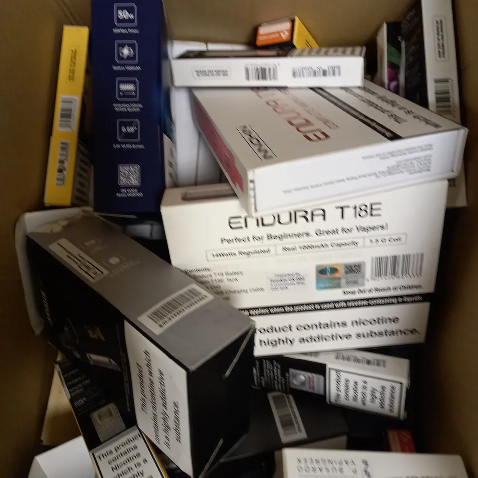 BOX OF APPROXIMATELY 30 ASSORTED VAPING KITS & DISPOSABLE VAPES IN VARIOUS FLAVOURS & BRANDS TO INCLUDE VOO-POO, GEEK VAPE, INNOKIN ETC 
