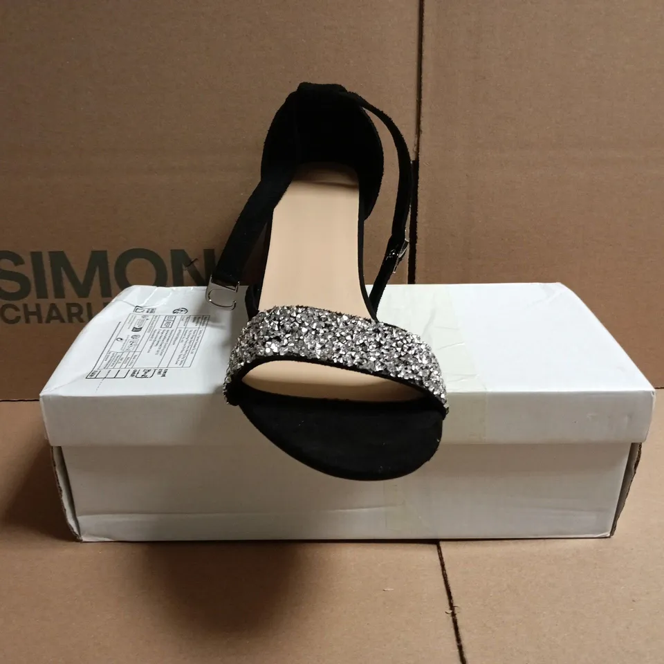 BOXED PAIR OF UNBRANDED OPEN TOE BLOCK HEEL SANDALS IN BLACK SIZE EU 39