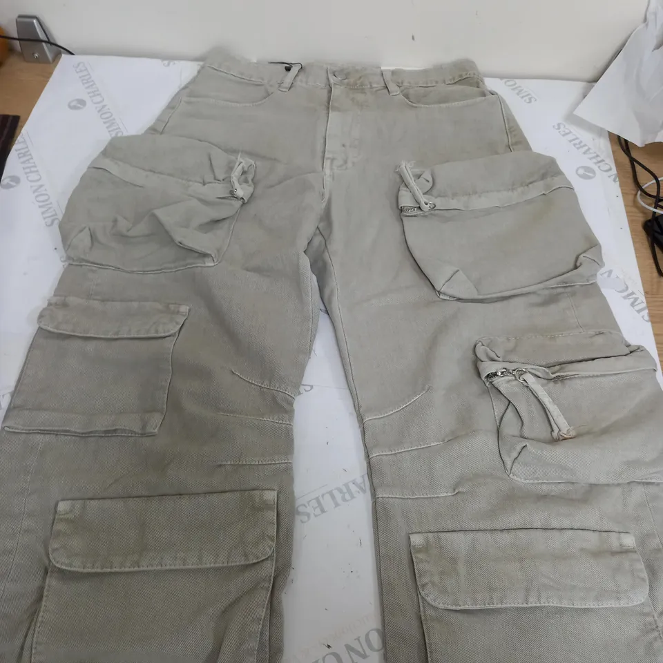 ZARA RELAXED 09 CARGOS IN GREY - UK 31