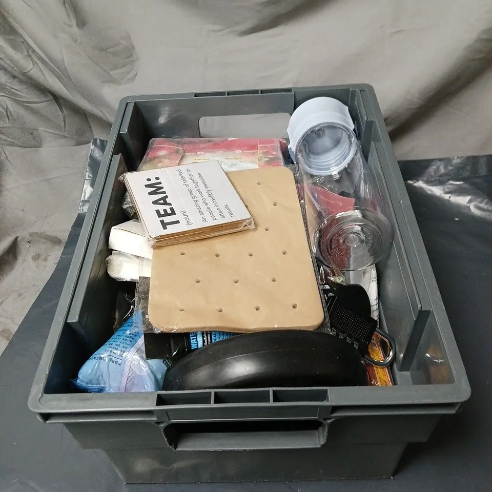 APPROXIMATELY 15 ASSORTED HOUSEHOLD ITEMS TO INCLUDE PADLOCK, "TEAM" COASTERS, BRITA WATER BOTTLE, NO MORE NAILS ETC