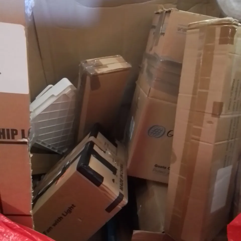 PALLET CONTAINING ASSORTED HOUSEHOLD & HOME IMPROVEMENT PRODUCTS. INCLUDES TABLE, MIRRORS, TOILET SEAT, RETRACTABLE SAFETY GATE ETC