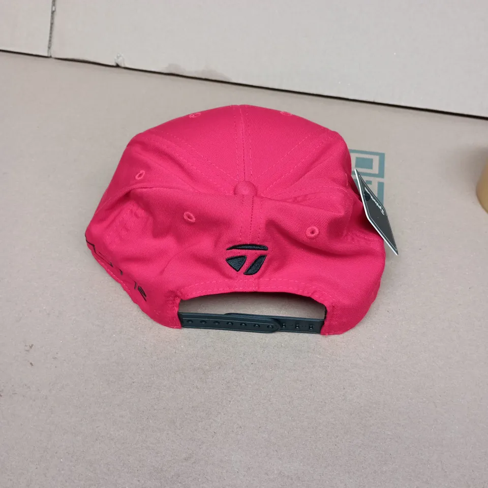 TAYLORMADE RED SNAP BACK – ONE SIZE