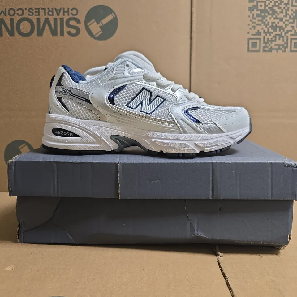 BOXED PAIR OF NEW BALANCE 530 TRAINERS IN WHITE/NAVY SIZE UK 5.5
