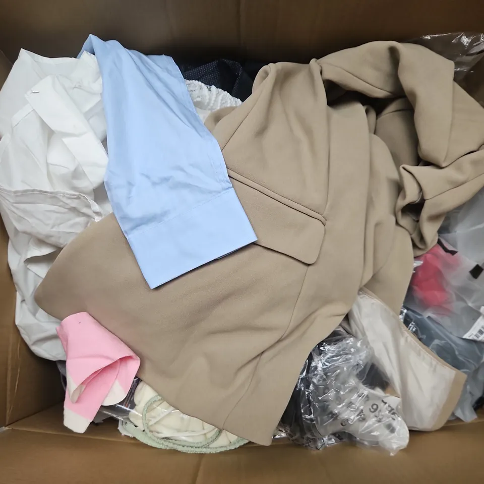 APPROXIMATELY 35 ASSORTED CLOTHING ITEMS IN VARIOUS SIZES, STYLES & COLOURS TO INCLUDE JACKETS, SOCKS, TOPS, ETC - COLLECTION ONLY