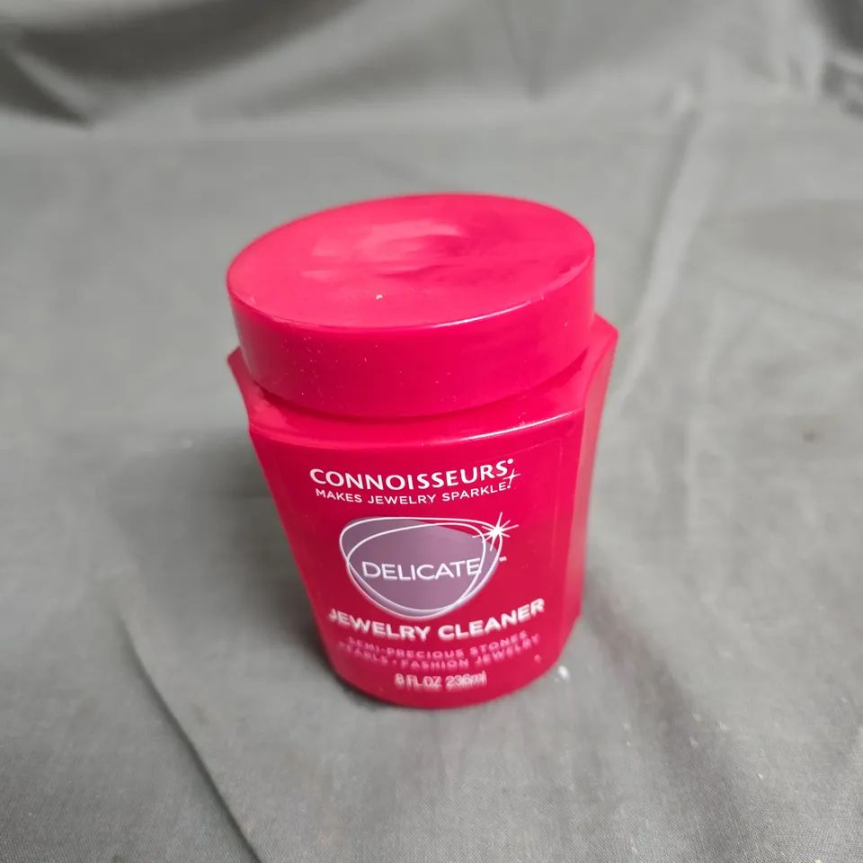 BOX OF APPROXIMATELY 25 ASSORTED ITEMS TO INCLUDE: JEWELLERY CLEANER AND WILLIAM HUNT FRAGRANCE 