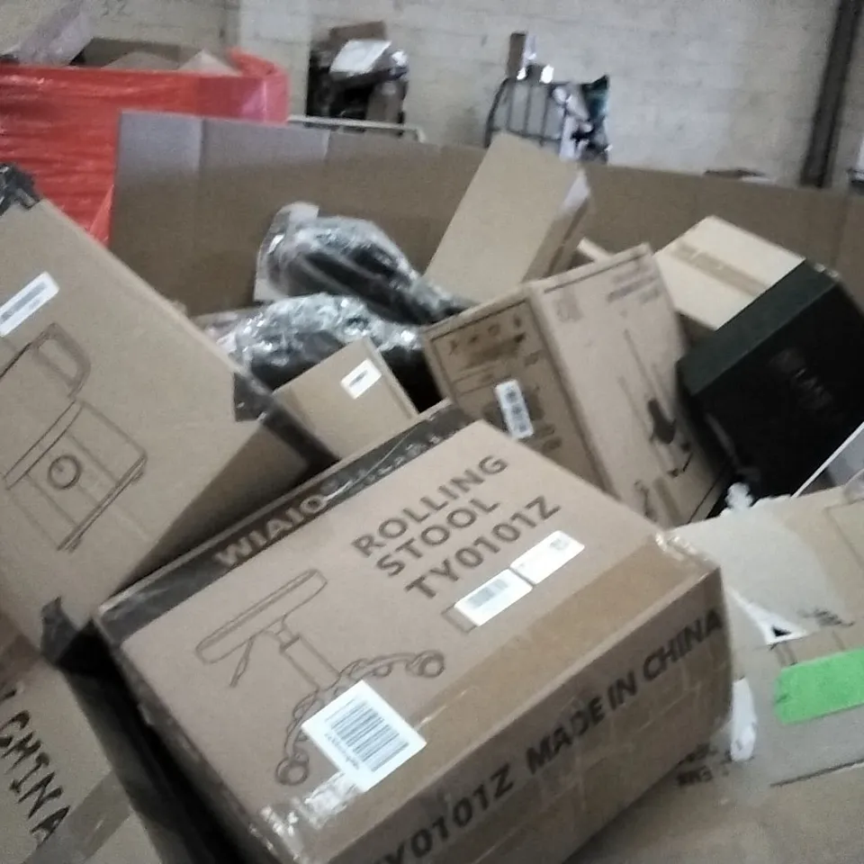 PALLET OF ASSORTED ITEMS INCLUDING BASKETBALL ELECTRONIC, ROLLING STOOL, AND BLENDER ETC.