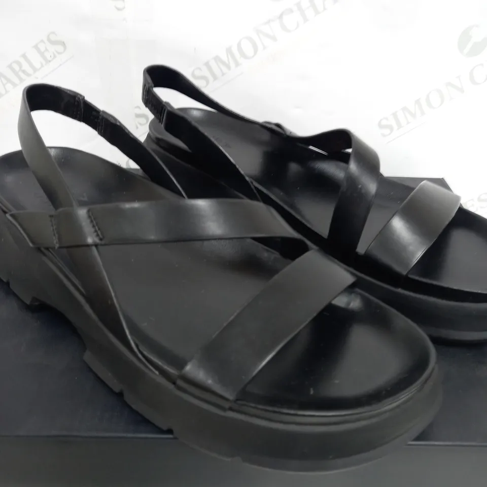 BOXED PAIR OF NATURALIZER SANDALS BLACK LEATHER - SIZE 7