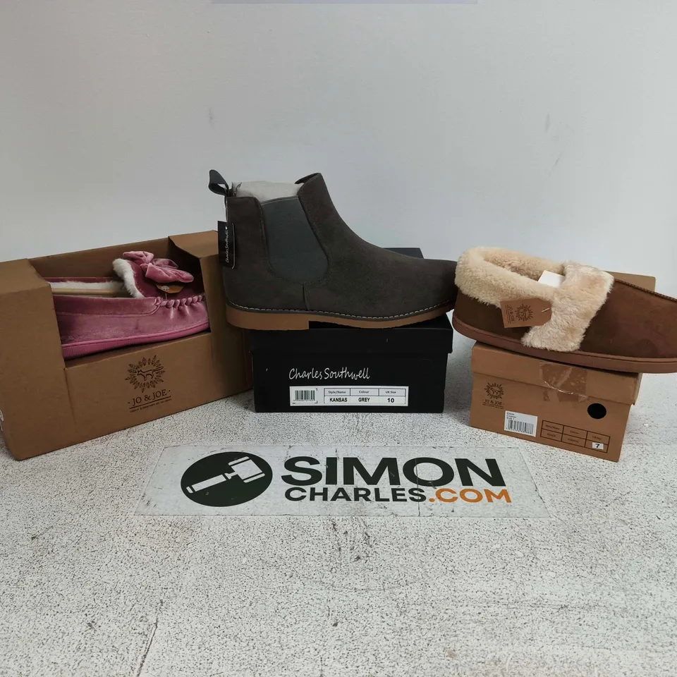 APPROXIMATELY 9 ASSORTED BOXED PAIRS OF SHOES AND FOOTWEAR ITEMS IN VARIOUS STYLES AND SIZES TO INCLUDE BRANDS SUCH AS JO&JOE, CHARLES SOUTHWELL