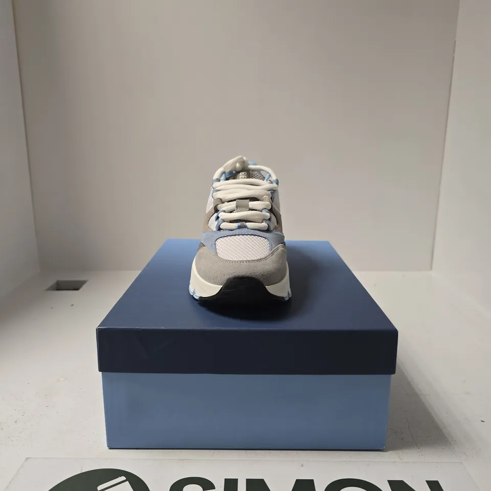 BOXED PAIR OF CLEENS AERO RUNNERS SIZE UK 9