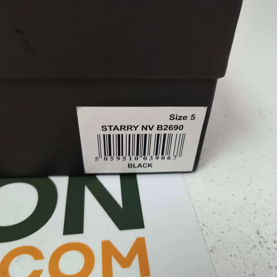 BOXED PAIR OF STARRY NV CHELSEA BOOTS – BLACK LEATHER, UK 5