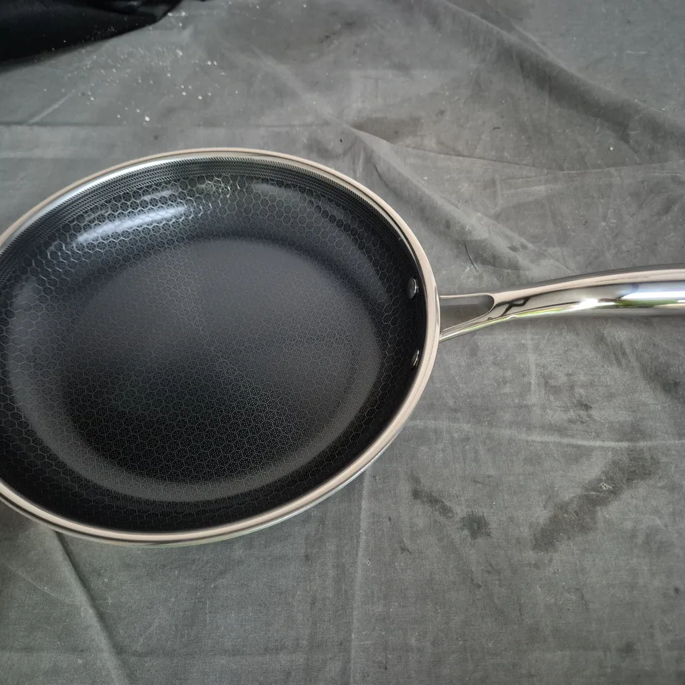 HEXCLAD 10" HYBRID PAN (26CM) WITH STORAGE BAG & ORIGINAL BOX